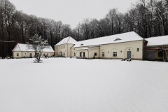 Das gesamte Ensemble im Winter.