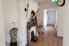 Flur mit Kaminsims vom Schloss