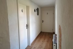 Flur zu den Zimmern Nr. 4 und Nr. 5